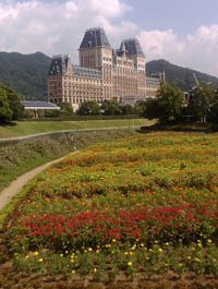 ����n�E�X�e���{�X���꒼��̉Ԕ��ƌÏ�z�e��